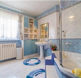 4 Bedroom Villa with Pool and Annex near Porec, Sleeps 8